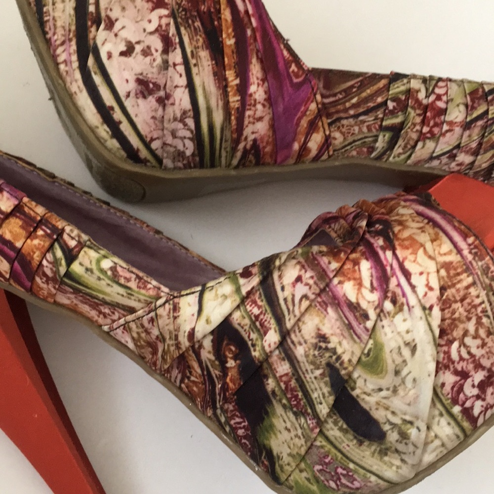 Women’s platform multi print pump - Picture 5 of 6